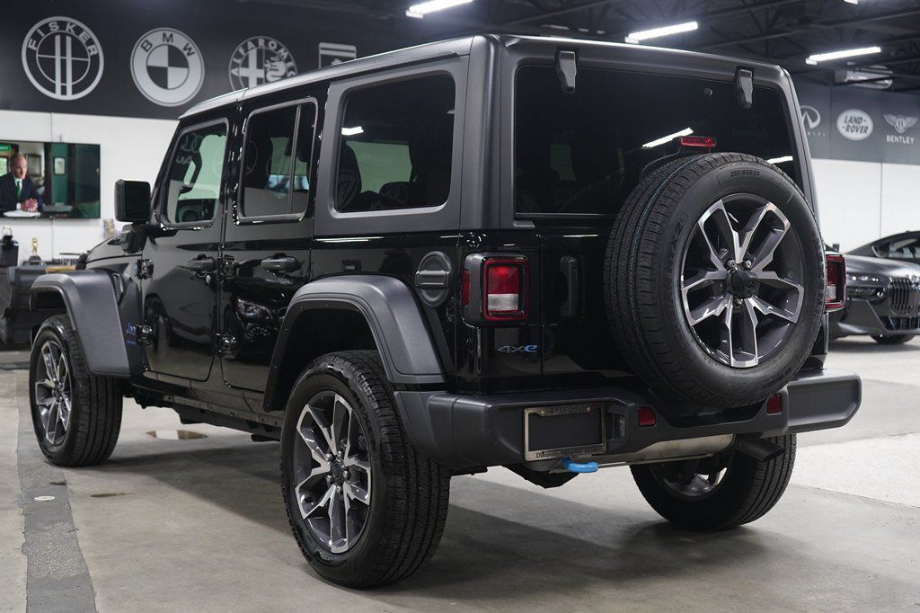Used 2024 Jeep Wrangler Unlimited w/ Convenience Group AWD/4WD image 3