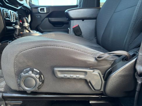 Used 2019 Jeep Wrangler Sport AWD/4WD image 15