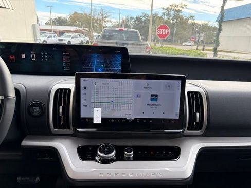 New 2025 Ford Expedition Max Active image 16