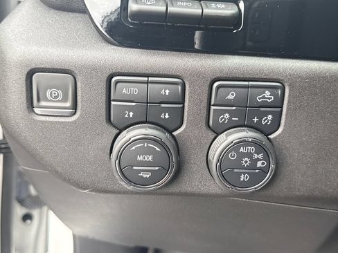 Certified 2024 Chevrolet Silverado 1500 High Country w/ High Country Premium Package AWD/4WD image 17