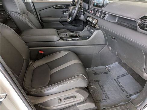Certified 2025 Honda Pilot Touring image 21