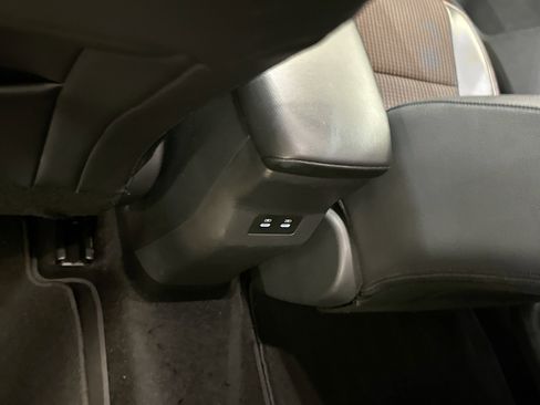 Used 2025 Nissan Kicks SR AWD/4WD image 27