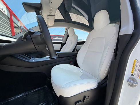 Used 2022 Tesla Model Y Performance AWD/4WD image 17