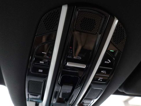 Used 2019 Porsche Cayenne AWD/4WD image 30