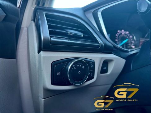 Used 2017 Ford Fusion SE w/ Fusion SE Technology Package FWD image 13