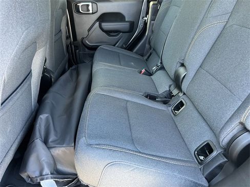 New 2025 Jeep Gladiator Sport image 17