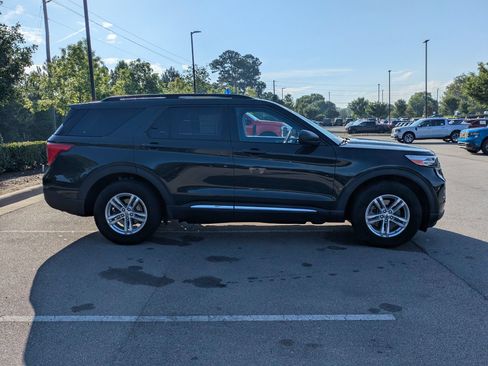 Used 2022 Ford Explorer XLT AWD/4WD image 3