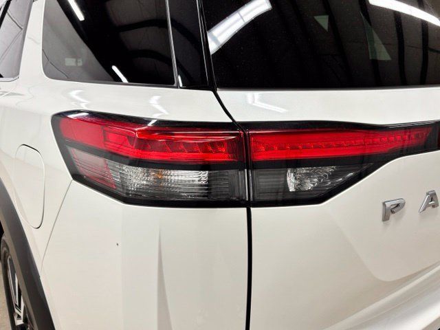 Used 2023 Nissan Pathfinder Platinum FWD image 8