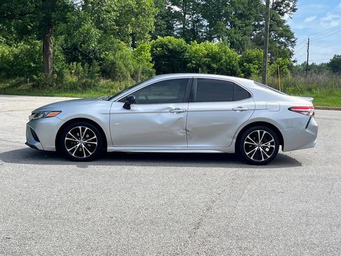 Used 2018 Toyota Camry SE FWD image 5