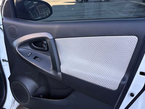 Used 2013 Toyota RAV4 EV image 20