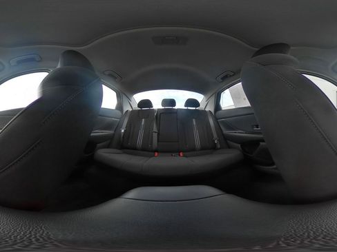 Used 2025 Hyundai Elantra SEL image 42