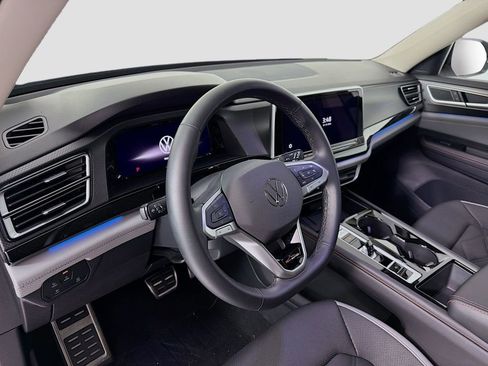 Used 2025 Volkswagen Atlas Peak Edition SE image 10