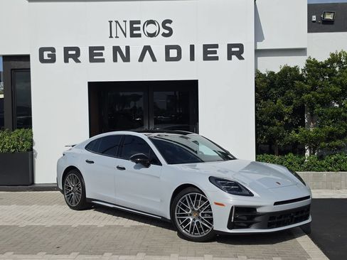 Used 2024 Porsche Panamera w/ Premium Package RWD image 2