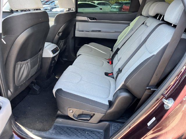 Used 2022 Hyundai Palisade SE FWD image 3
