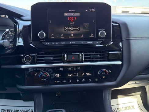 Used 2024 Nissan Pathfinder SV image 19