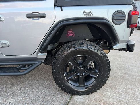 Used 2019 Jeep Wrangler Unlimited Sahara image 31