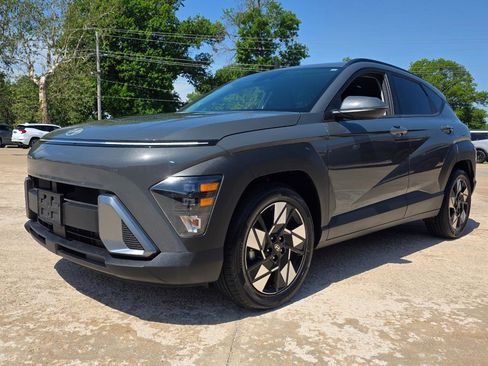 Used 2025 Hyundai Kona SEL FWD image 2