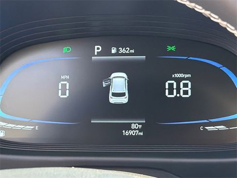 Used 2025 Hyundai Venue Limited image 32