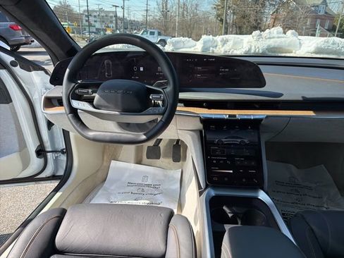 Used 2024 Lucid Air Touring image 16