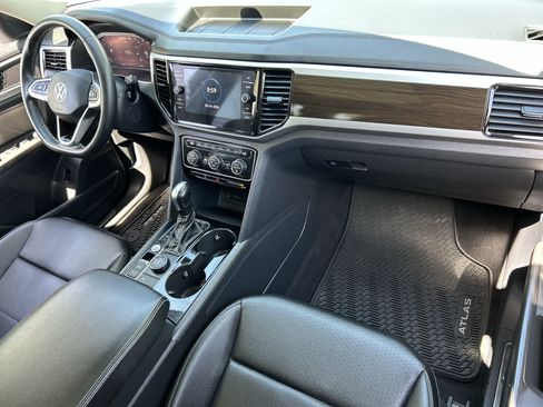 Used 2023 Volkswagen Atlas SE w/ Panoramic Sunroof Package AWD/4WD image 10