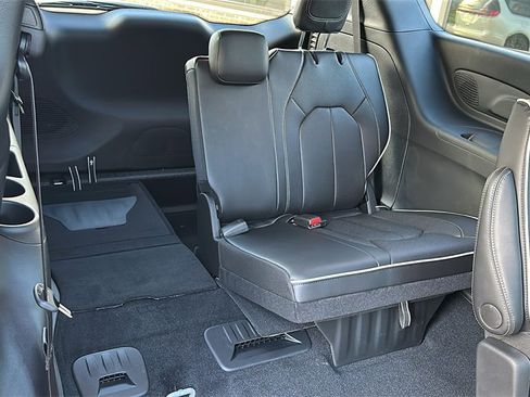 New 2026 Chrysler Pacifica Limited w/ S Appearance Package image 32