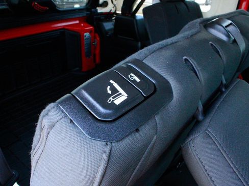 Used 2020 Jeep Wrangler Unlimited Sahara AWD/4WD image 18