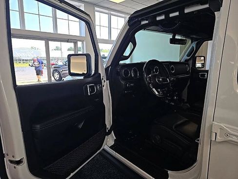Used 2022 Jeep Wrangler Unlimited Rubicon 4xe w/ Cold Weather Group AWD/4WD image 12