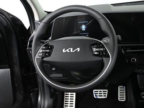 New 2025 Kia Niro EX Touring image 3