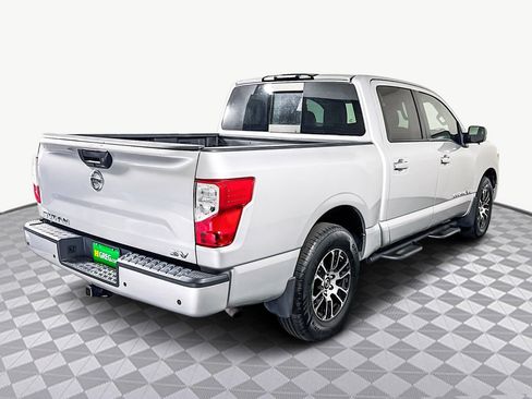 Used 2020 Nissan Titan SV image 10