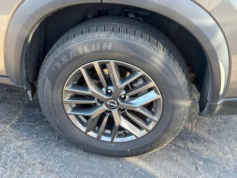 Used 2024 Nissan Rogue S FWD image 7
