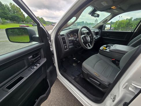 Used 2018 RAM 1500 Express w/ Express Value Package AWD/4WD image 10