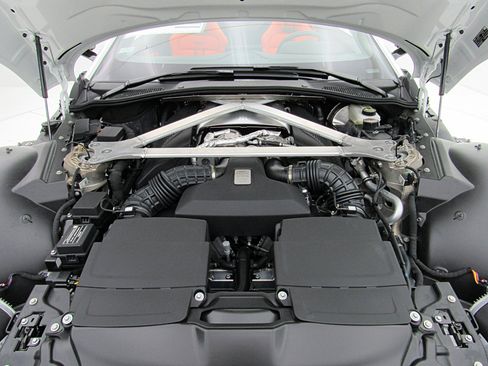Used 2023 Aston Martin V8 Vantage Roadster RWD image 26