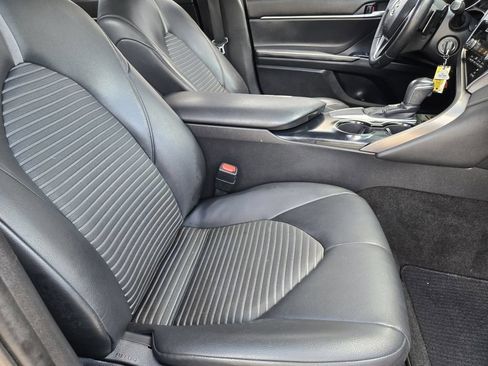 Used 2018 Toyota Camry SE FWD image 9