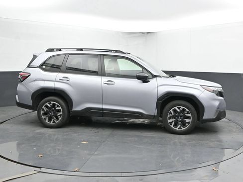 Used 2025 Subaru Forester Premium AWD/4WD image 4