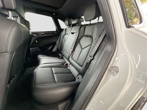 Used 2020 Porsche Macan S image 26