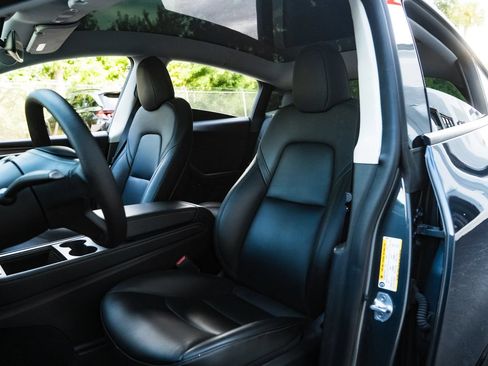 Used 2023 Tesla Model Y AWD image 15
