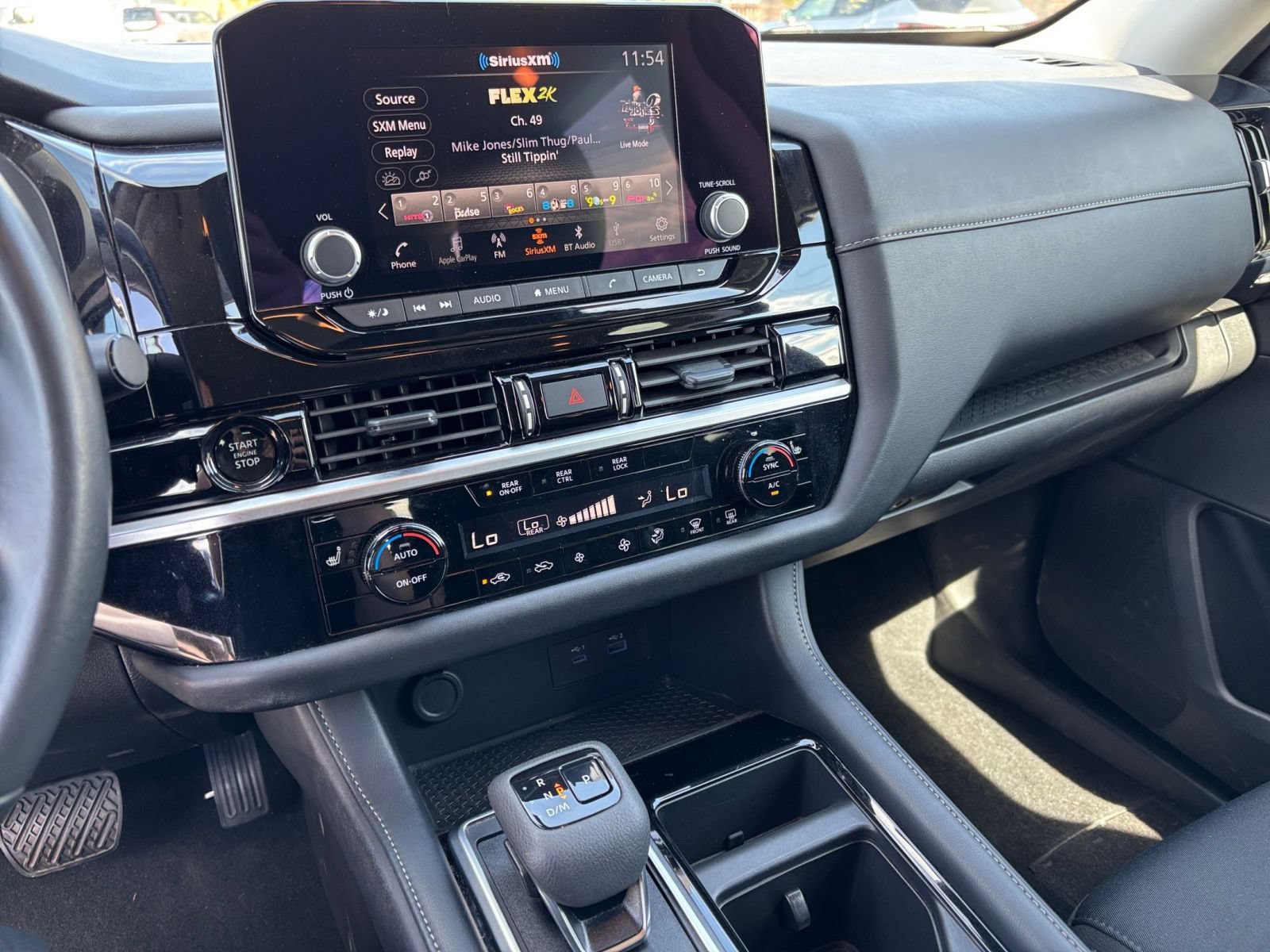 Used 2025 Nissan Pathfinder SV FWD image 16