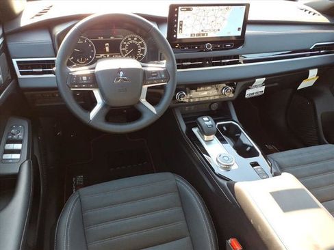 New 2026 Mitsubishi Outlander AWD image 7