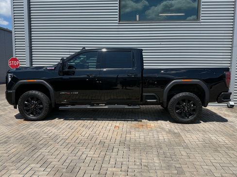 Used 2024 GMC Sierra 3500 AT4 w/ AT4 Preferred Package AWD/4WD image 2
