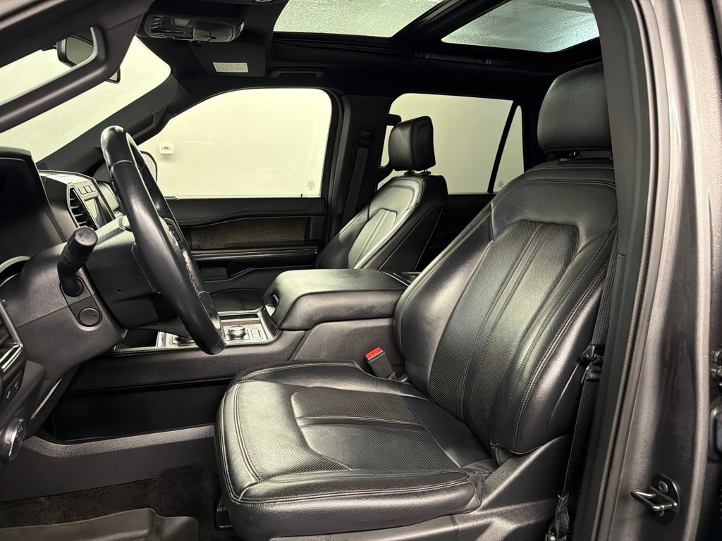 Used 2018 Ford Expedition Limited w/ Equipment Group 301A AWD/4WD image 29