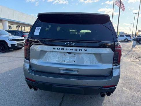 Used 2025 Chevrolet Suburban Z71 image 4