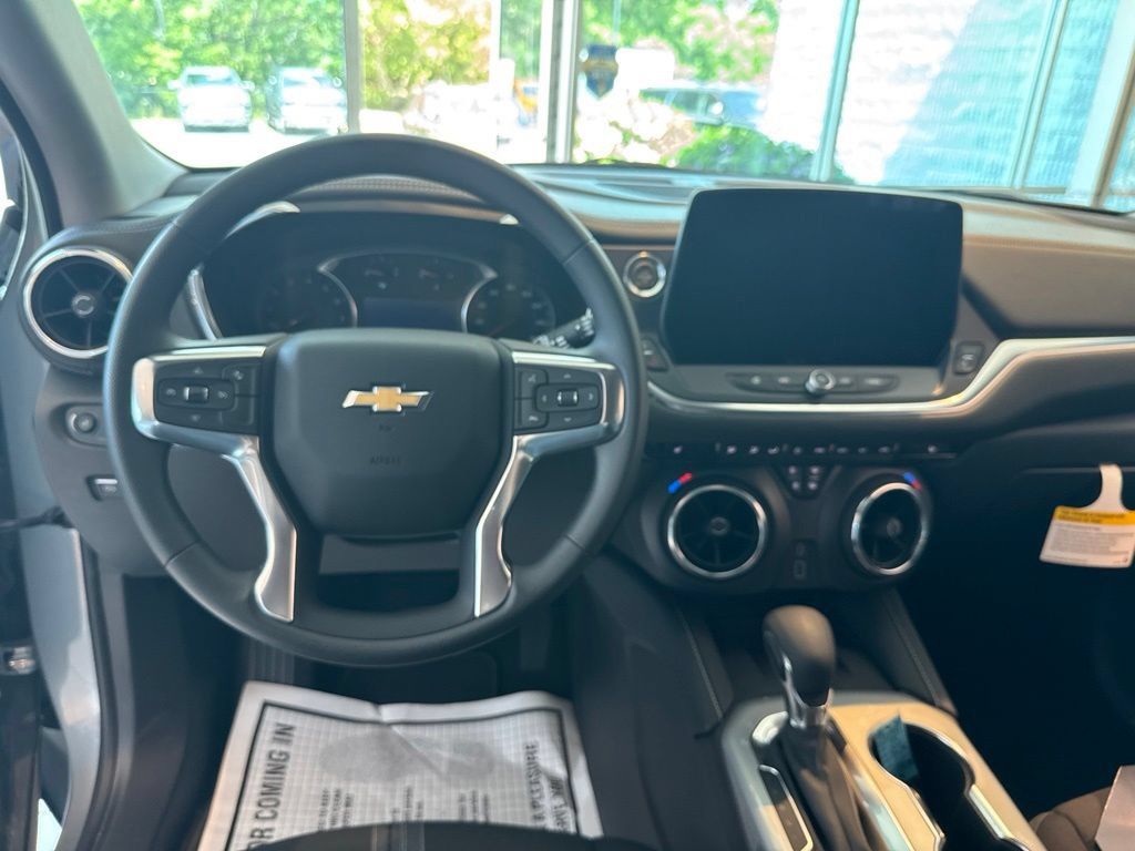 New 2025 Chevrolet Blazer LT w/ Convenience Package AWD/4WD image 19