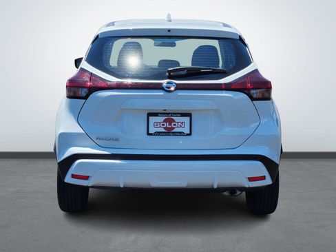 Used 2021 Nissan Kicks S image 4