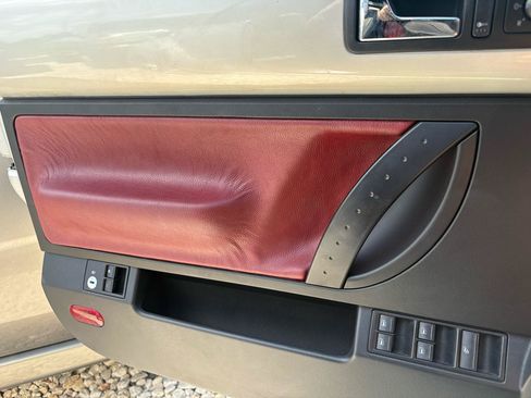Used 2009 Volkswagen Beetle Blush FWD image 2