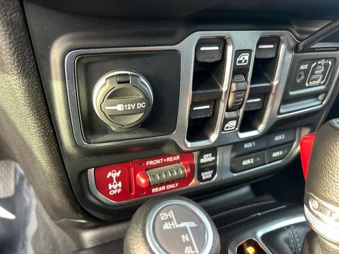 Used 2024 Jeep Wrangler Unlimited Rubicon AWD/4WD image 40