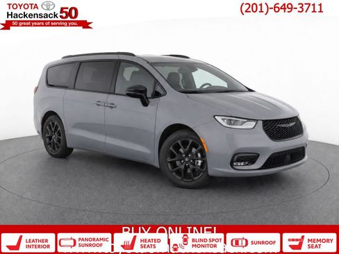 Used 2025 Chrysler Pacifica Limited FWD image 1