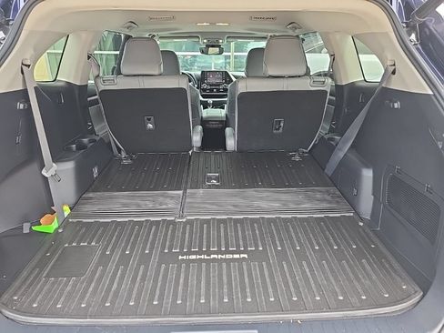 Used 2022 Toyota Highlander XLE FWD image 7