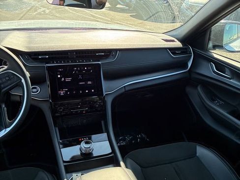 Used 2025 Jeep Grand Cherokee L Altitude image 5