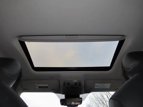 Used 2020 Toyota Highlander XLE image 25