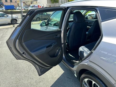 Used 2023 Chevrolet Bolt EUV Premier FWD image 51